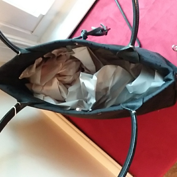 Dooney Black Shoulder Bag. With Matching Wristlet NEW ❤Excellent Condition - Picture 14 of 16